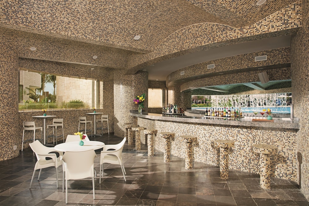 Dreams Playa Mujeres Golf & Spa Resort - All Inclusive — Restaurant & bars in Playa Mujeres, Quintana Roo