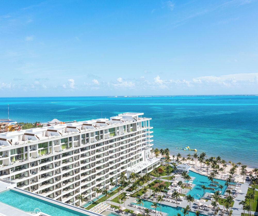 Garza Blanca Resort & Spa Cancun - All Inclusive — Hotel building in Playa Mujeres, Quintana Roo