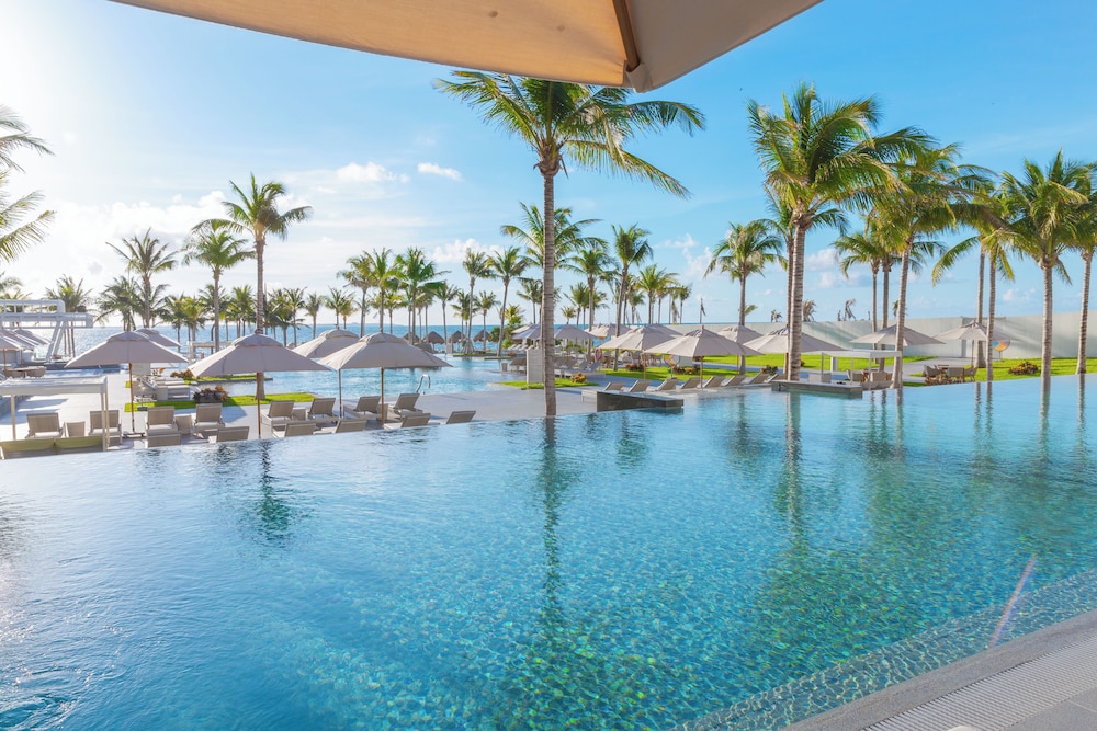 Garza Blanca Resort & Spa Cancun - All Inclusive — Swimming pool in Playa Mujeres, Quintana Roo
