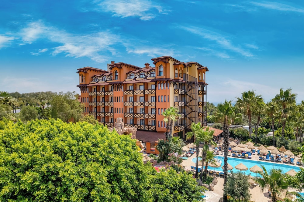 Villa Side Hotel — Hotel building in Side