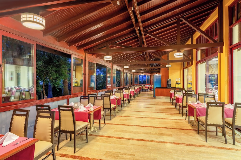 Villa Side Hotel — Restaurant & bars in Side