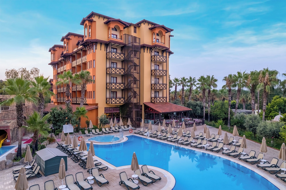 Villa Side Hotel — Hotel building in Side