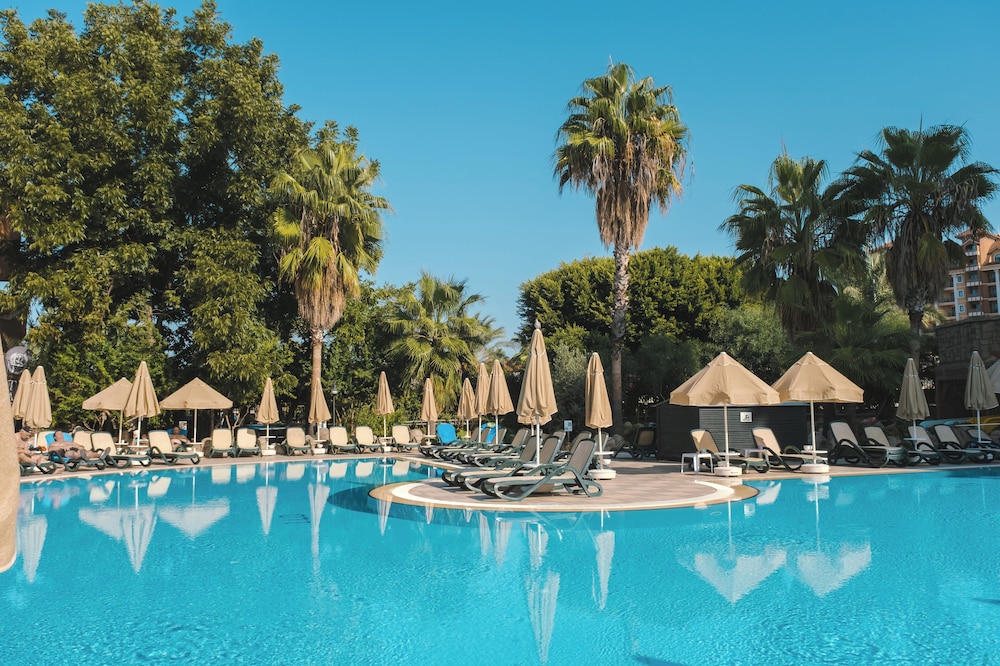 Villa Side Hotel — Swimming pool in Side