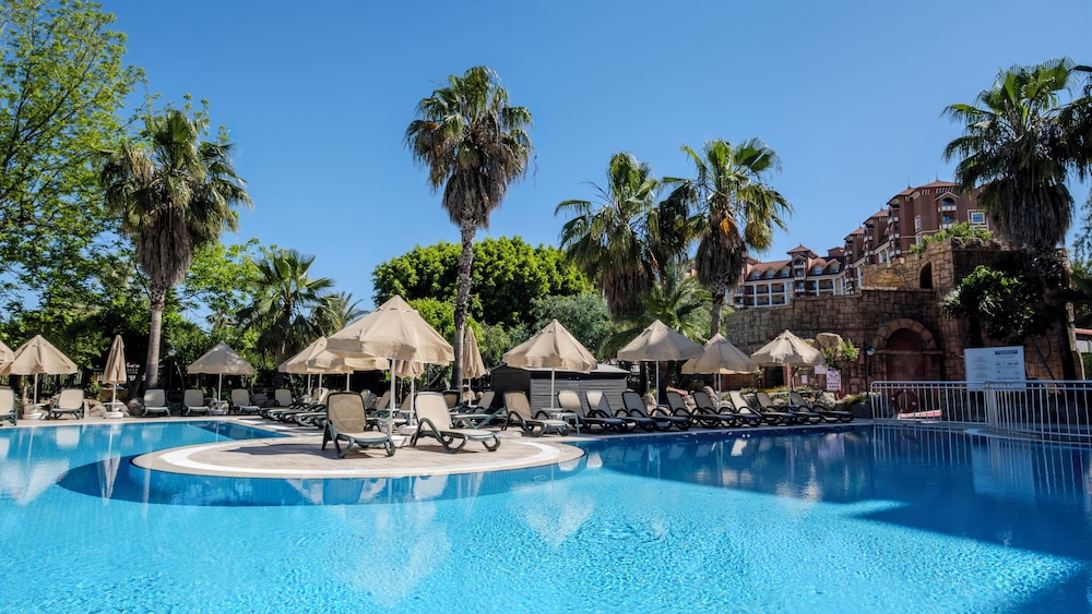 Villa Side Hotel — Swimming pool in Side