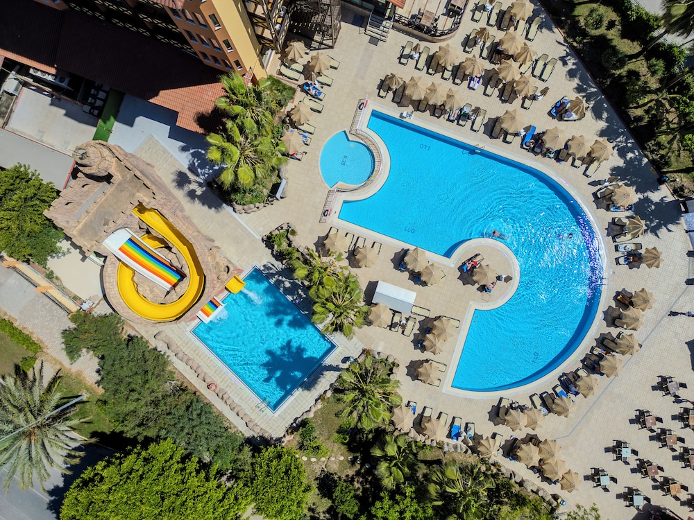 Villa Side Hotel — Swimming pool in Side