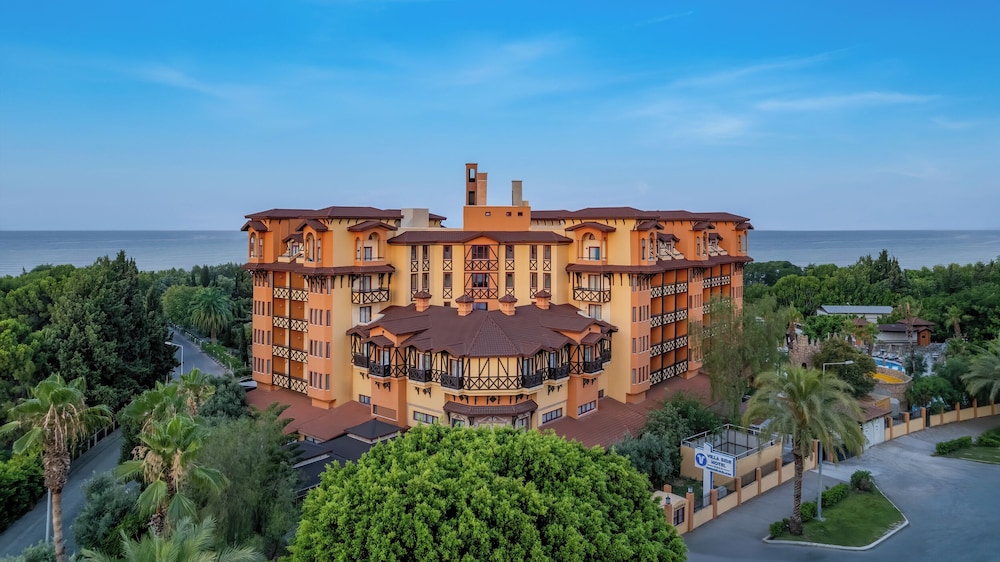 Villa Side Hotel — Hotel building in Side
