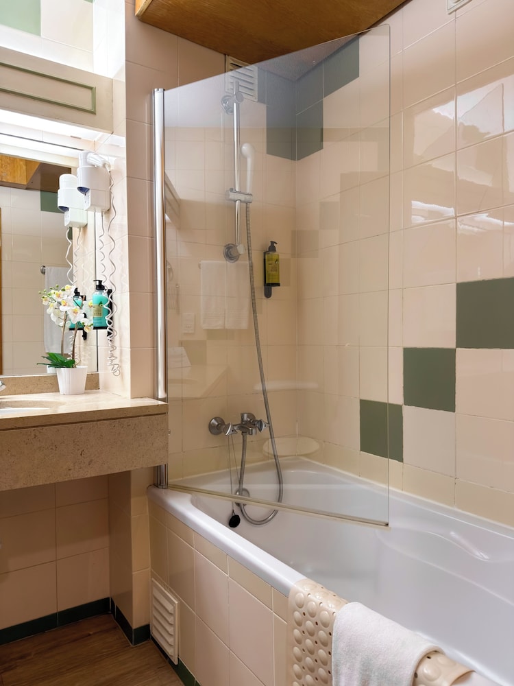 Luna Hotel Da Oura — Hotel rooms in Albufeira, Faro