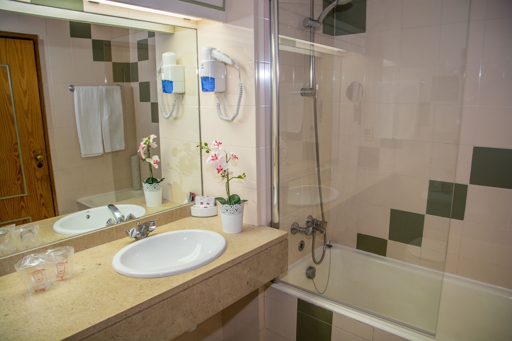 Luna Hotel Da Oura — Hotel rooms in Albufeira, Faro