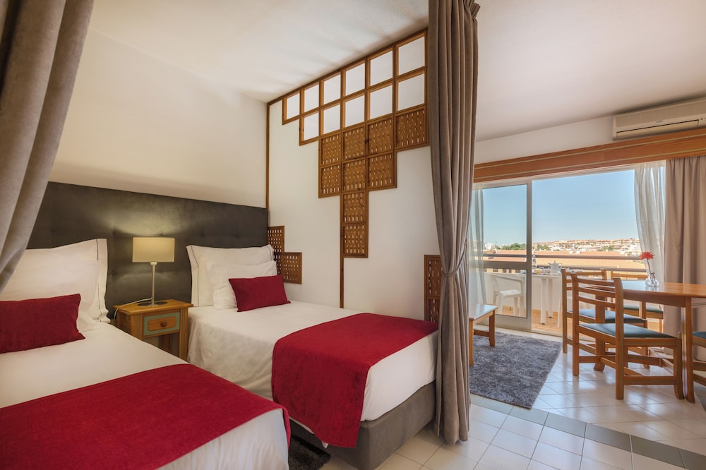 Luna Hotel Da Oura — Hotel rooms in Albufeira, Faro