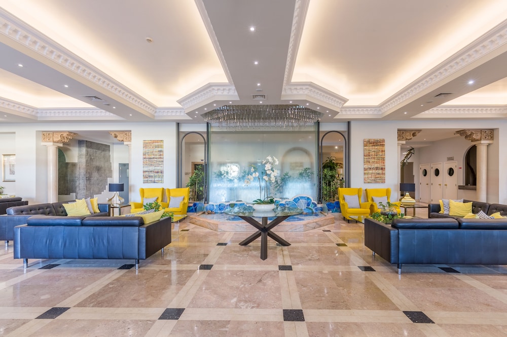 Luna Hotel Da Oura — Hotel building in Albufeira, Faro
