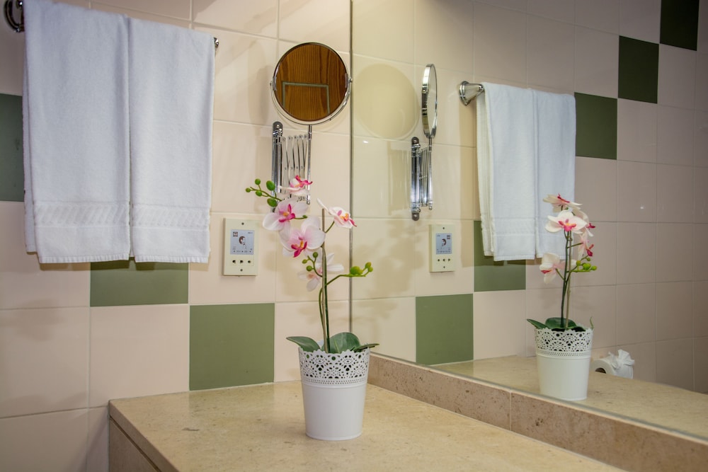 Luna Hotel Da Oura — Hotel rooms in Albufeira, Faro