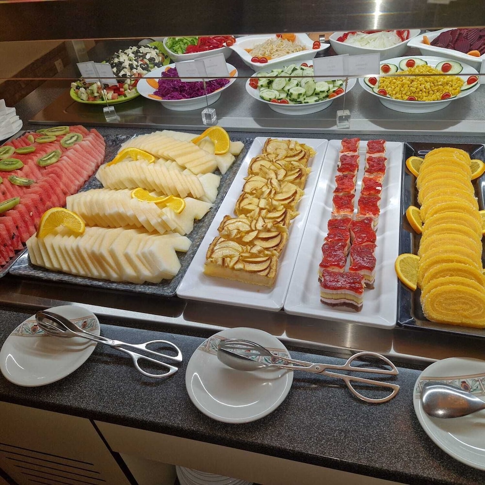 Luna Hotel Da Oura — Restaurant & bars in Albufeira, Faro