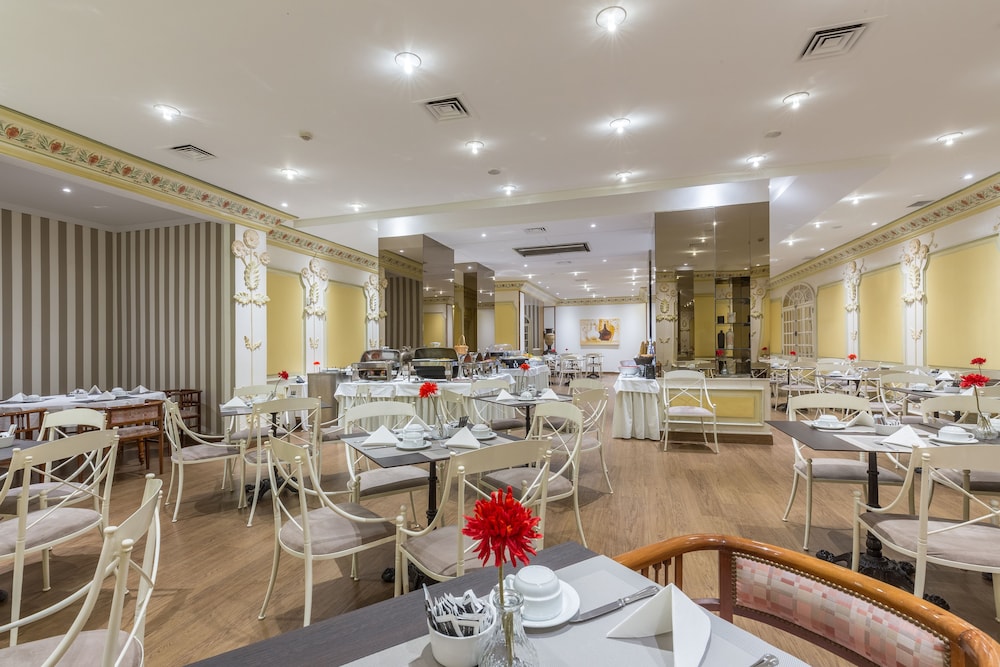 Luna Hotel Da Oura — Restaurant & bars in Albufeira, Faro