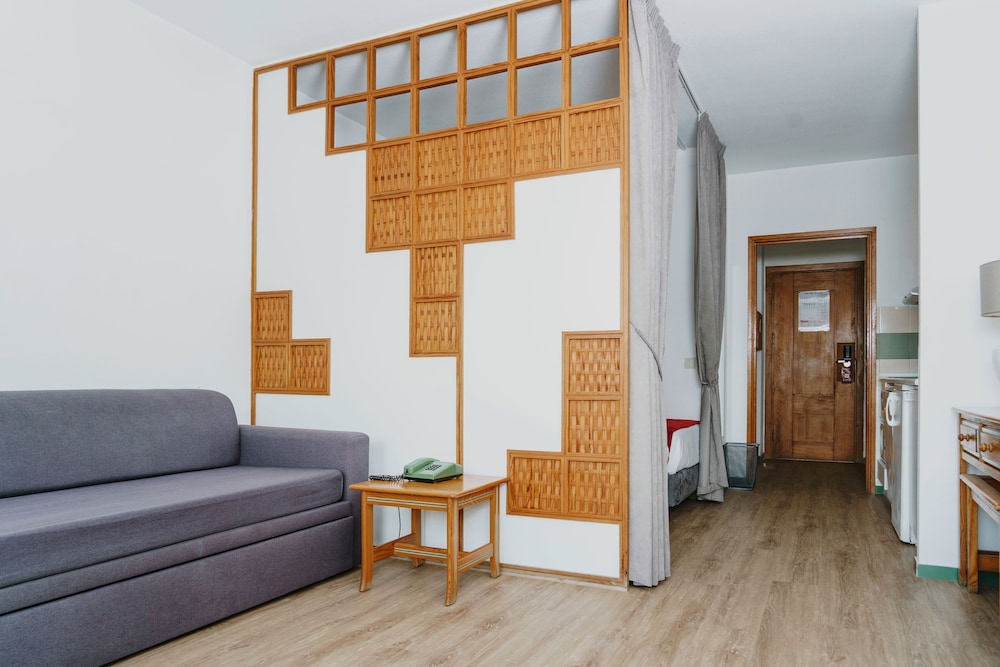 Luna Hotel Da Oura — Hotel rooms in Albufeira, Faro