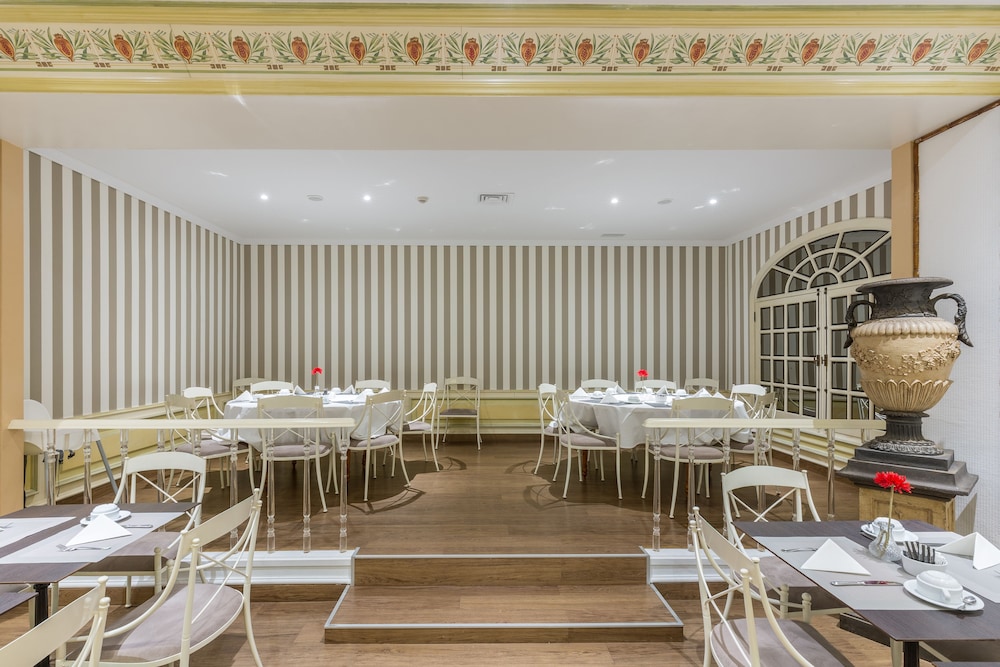 Luna Hotel Da Oura — Restaurant & bars in Albufeira, Faro