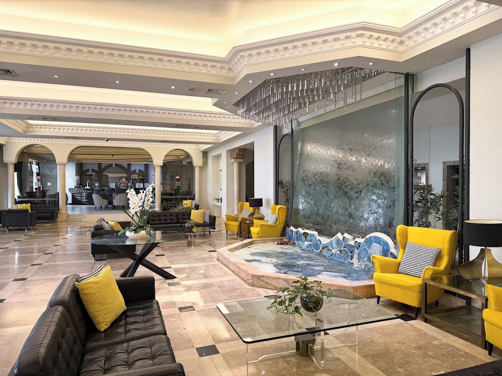 Luna Hotel Da Oura — Restaurant & bars in Albufeira, Faro