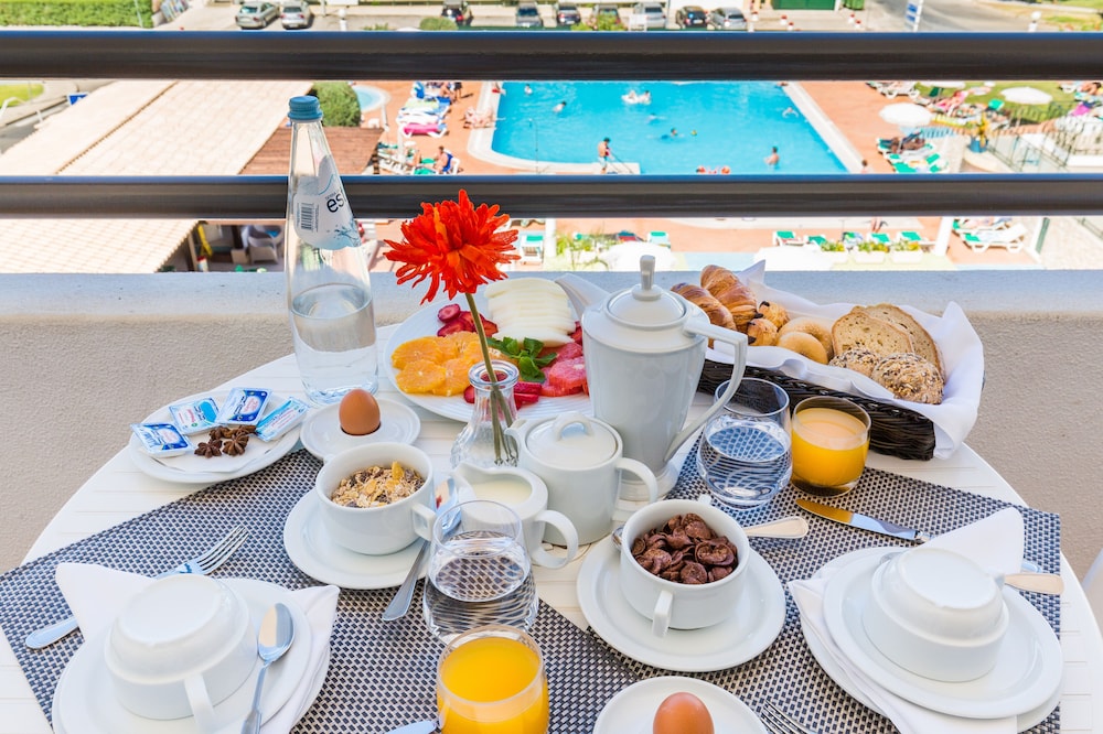Luna Hotel Da Oura — Hotel rooms in Albufeira, Faro