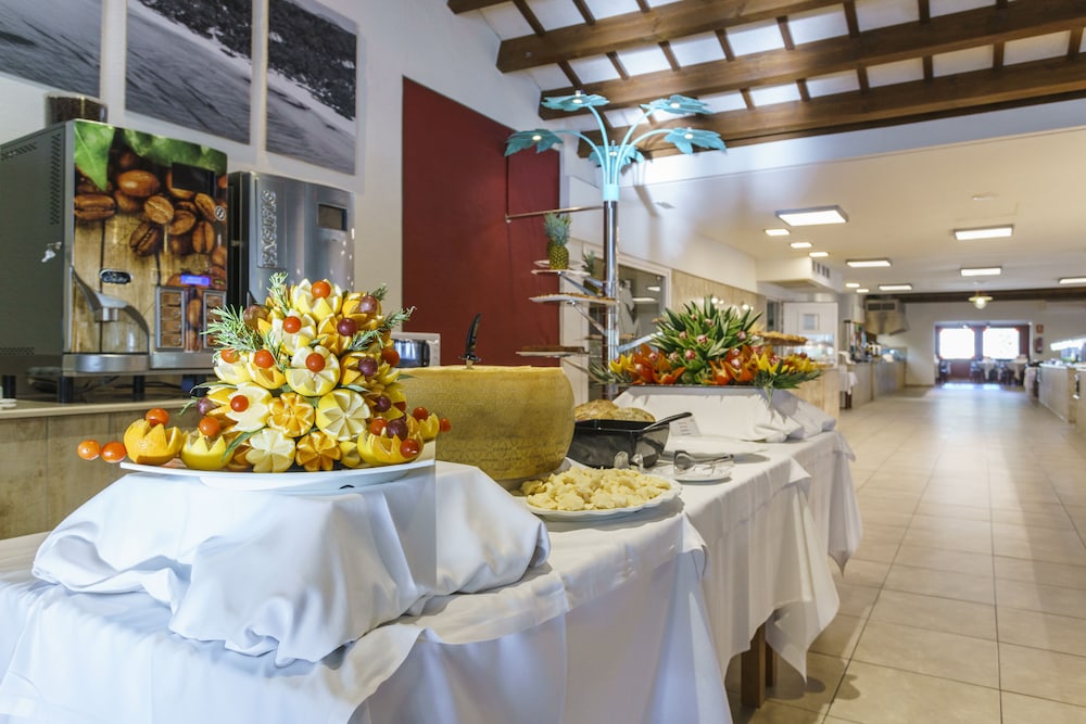 Minura Hotel Cala Galdana & Apartamentos — Restaurant & bars in Cala Galdana, Balearic Islands