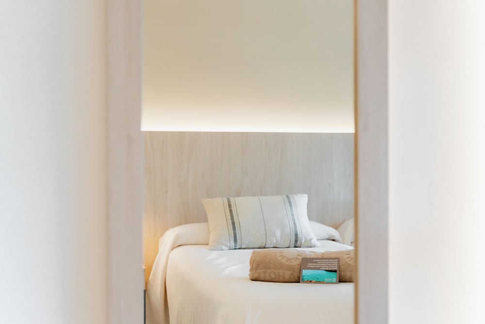 Minura Hotel Cala Galdana & Apartamentos — Hotel rooms in Cala Galdana, Balearic Islands