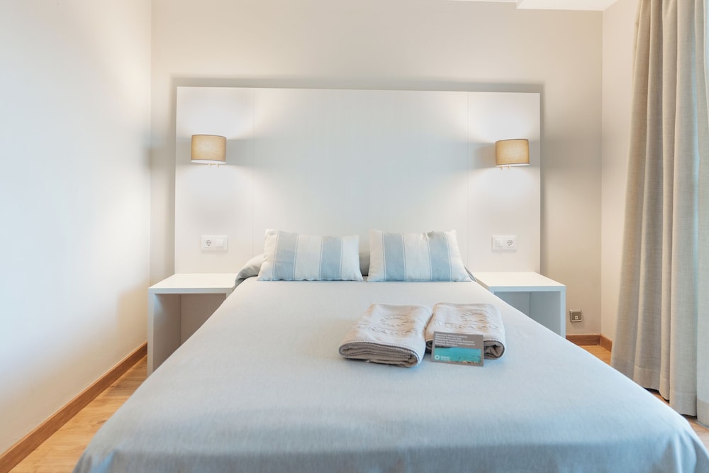 Minura Hotel Cala Galdana & Apartamentos — Hotel rooms in Cala Galdana, Balearic Islands
