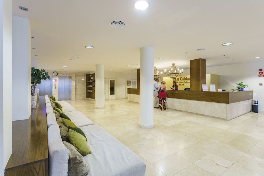 Minura Hotel Cala Galdana & Apartamentos — Hotel building in Cala Galdana, Balearic Islands