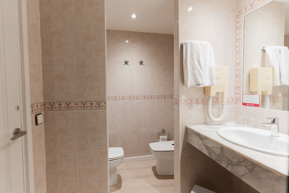 Minura Hotel Cala Galdana & Apartamentos — Hotel rooms in Cala Galdana, Balearic Islands