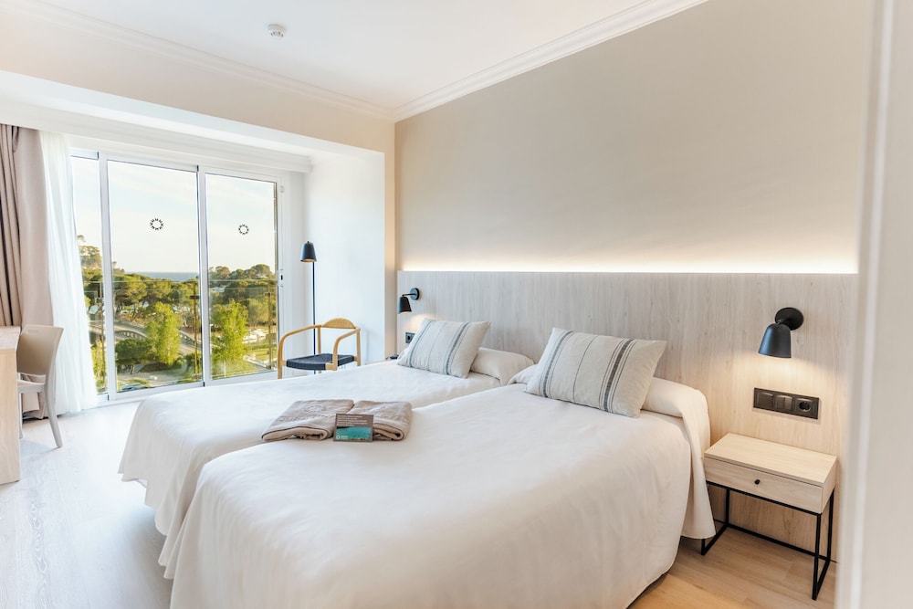 Minura Hotel Cala Galdana & Apartamentos — Hotel rooms in Cala Galdana, Balearic Islands