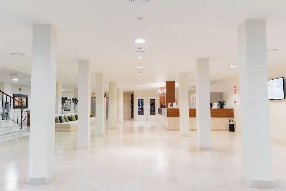 Minura Hotel Cala Galdana & Apartamentos — Hotel building in Cala Galdana, Balearic Islands