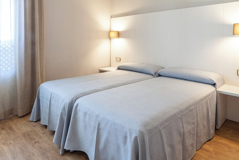 Minura Hotel Cala Galdana & Apartamentos — Hotel rooms in Cala Galdana, Balearic Islands