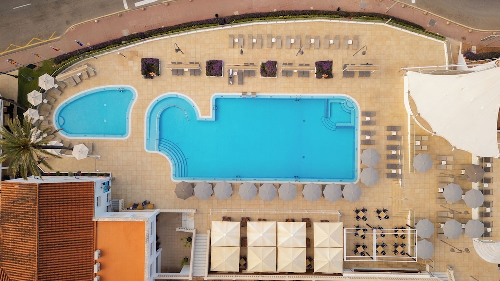 Minura Hotel Cala Galdana & Apartamentos — Swimming pool in Cala Galdana, Balearic Islands