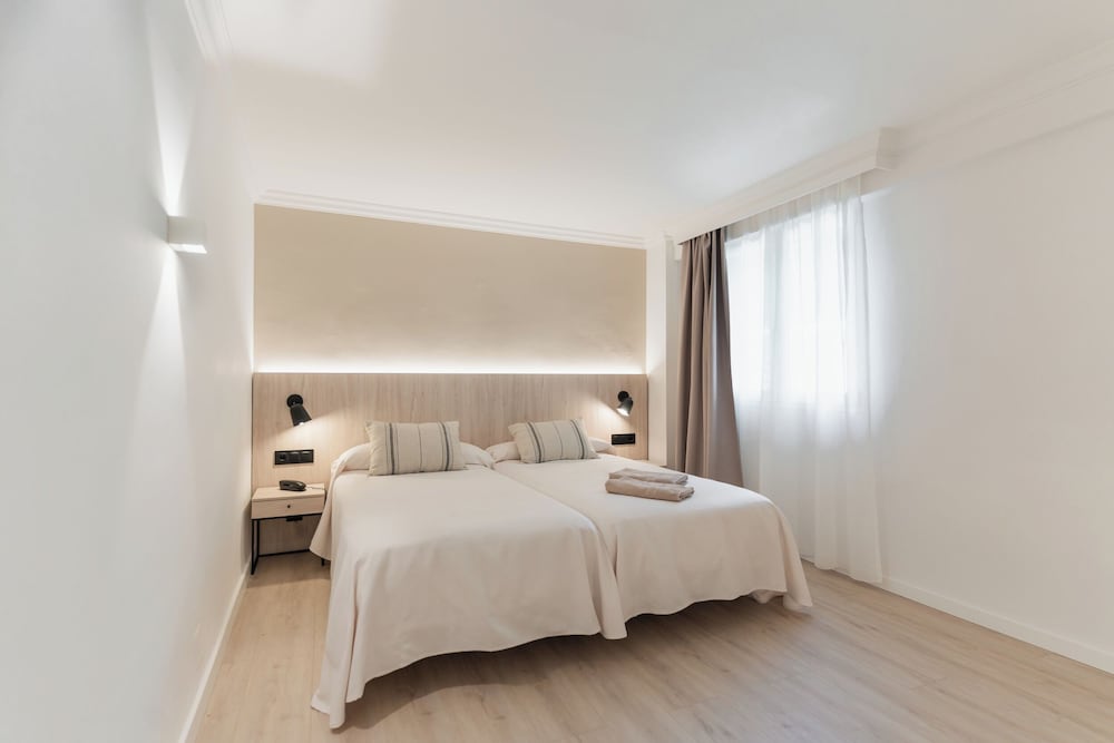 Minura Hotel Cala Galdana & Apartamentos — Hotel rooms in Cala Galdana, Balearic Islands