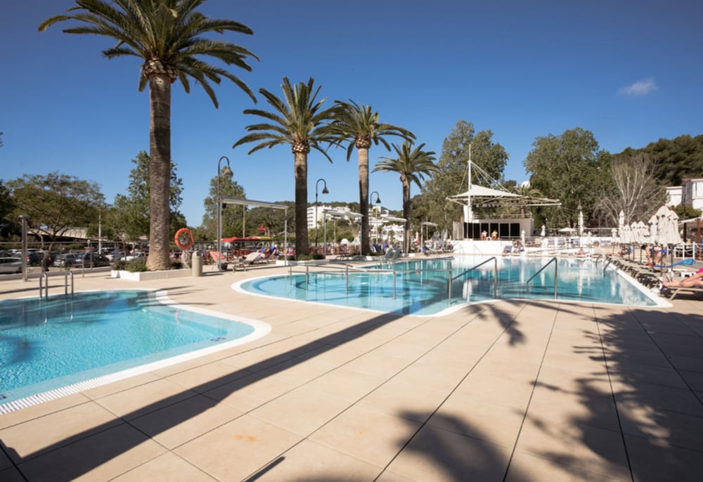 Minura Hotel Cala Galdana & Apartamentos — Swimming pool in Cala Galdana, Balearic Islands
