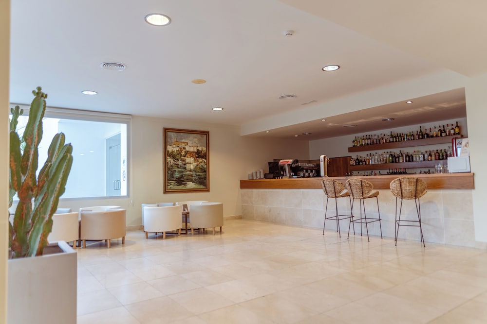 Minura Hotel Cala Galdana & Apartamentos — Restaurant & bars in Cala Galdana, Balearic Islands