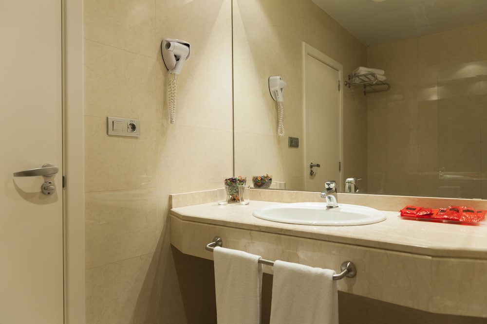 Hotel Mediterraneo Benidorm — Hotel rooms in Benidorm, Valencian Community