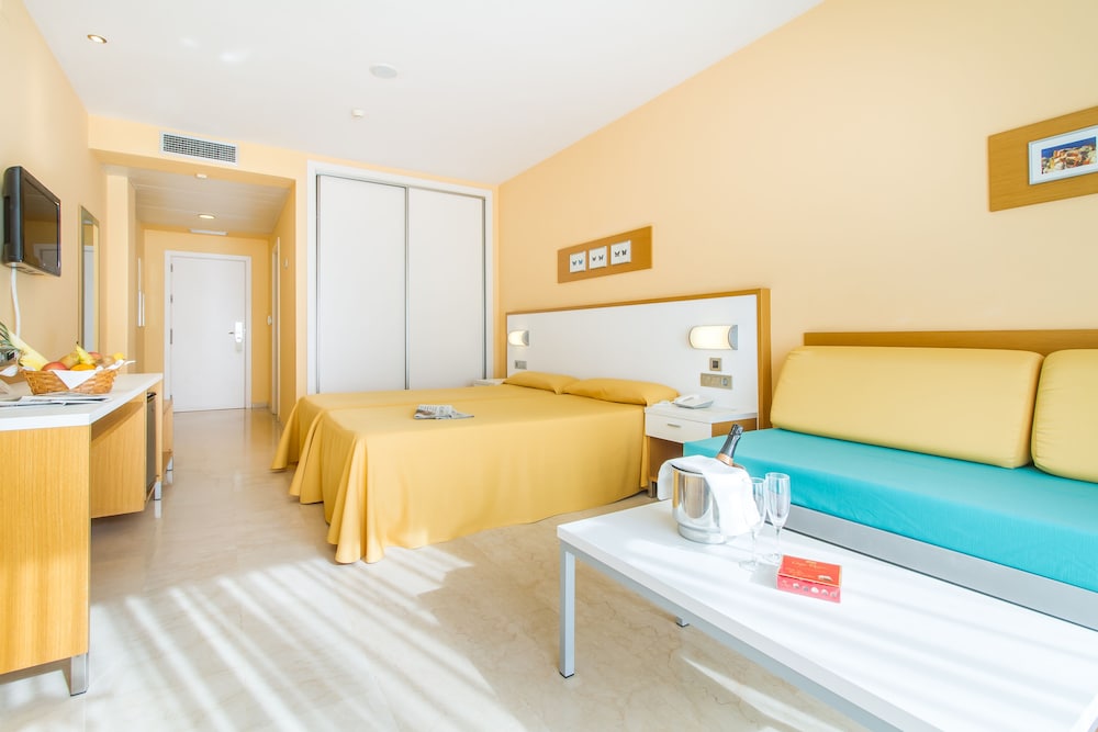 Hotel Mediterraneo Benidorm — Hotel rooms in Benidorm, Valencian Community