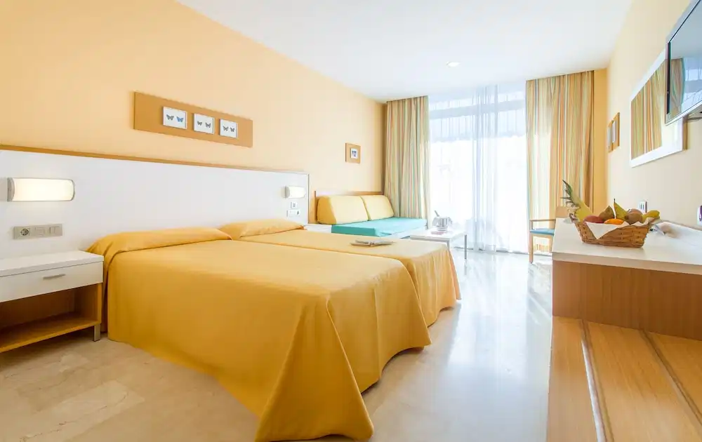 Hotel Mediterraneo Benidorm — Hotel rooms in Benidorm, Valencian Community
