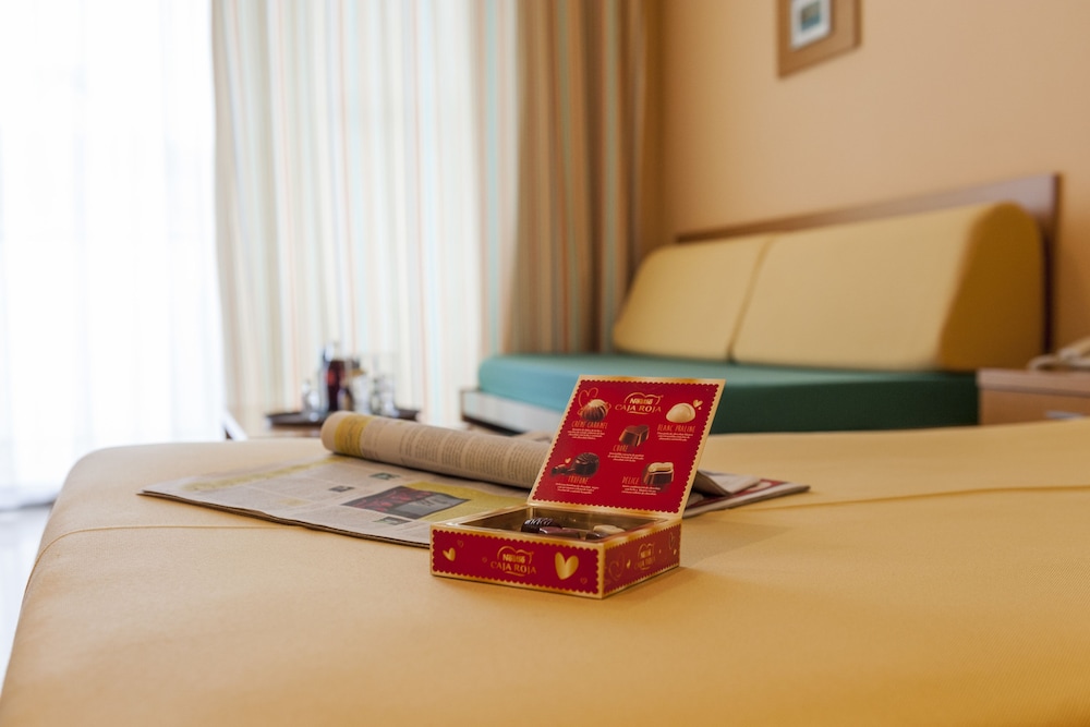 Hotel Mediterraneo Benidorm — Hotel rooms in Benidorm, Valencian Community
