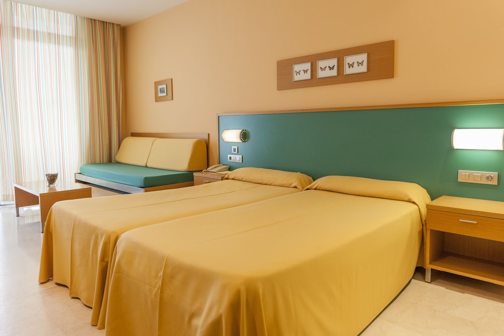 Hotel Mediterraneo Benidorm — Hotel rooms in Benidorm, Valencian Community