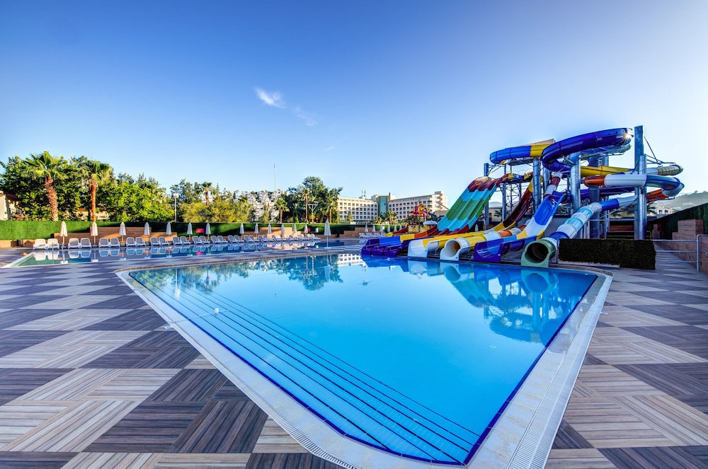 Bera Hotel Alanya - Halal All Inclusive — Swimming pool in Alanya