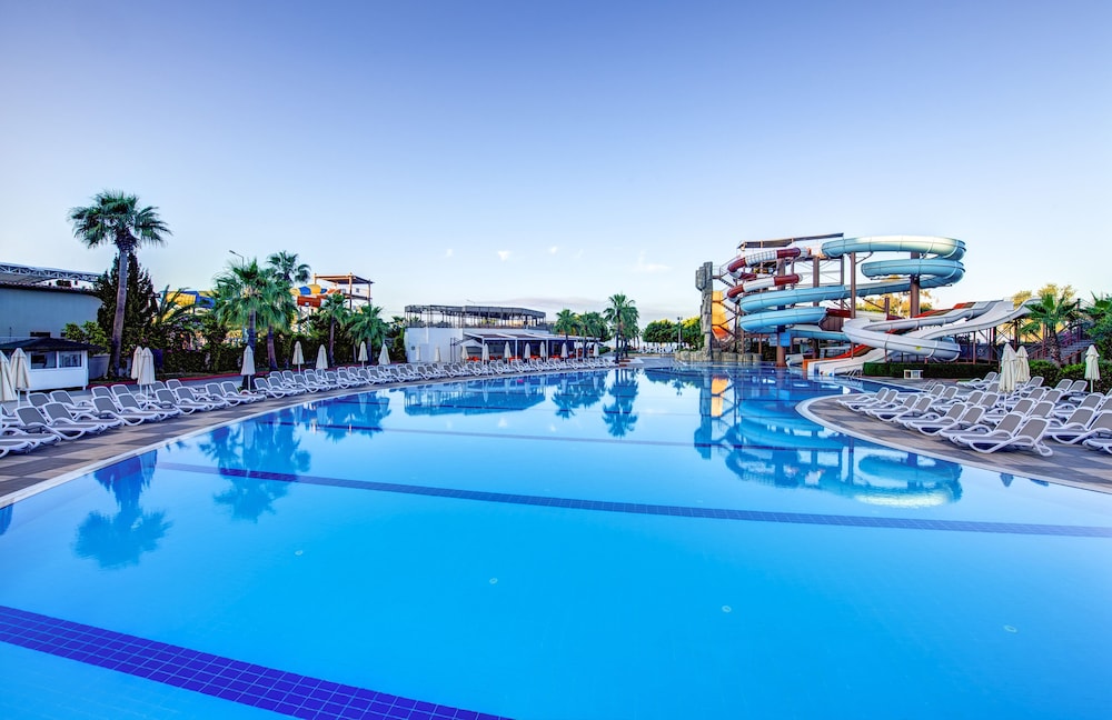 Bera Hotel Alanya - Halal All Inclusive — Swimming pool in Alanya