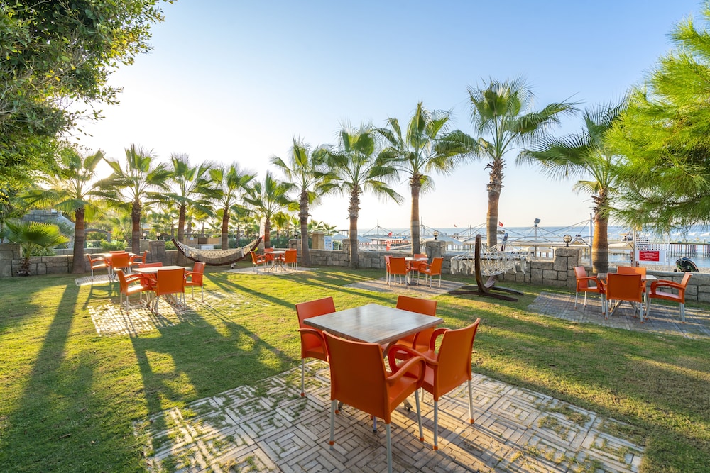 Bera Hotel Alanya - Halal All Inclusive — Restaurant & bars in Alanya