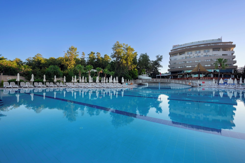 Bera Hotel Alanya - Halal All Inclusive — Swimming pool in Alanya