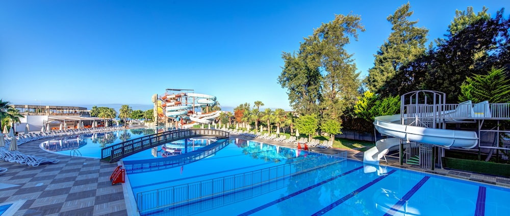 Bera Hotel Alanya - Halal All Inclusive — Swimming pool in Alanya