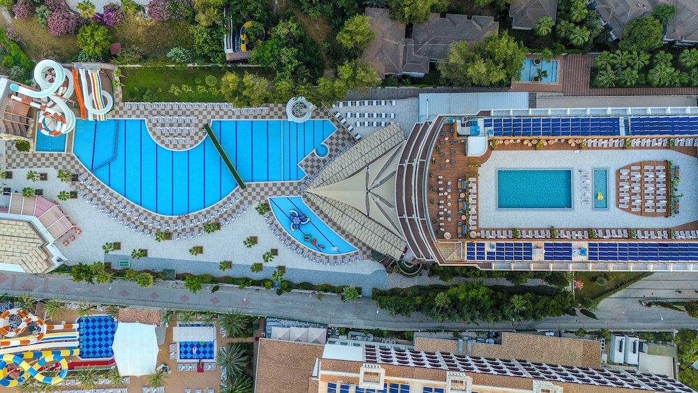 Bera Hotel Alanya - Halal All Inclusive — Swimming pool in Alanya