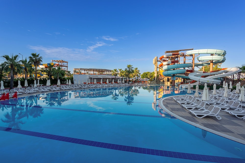 Bera Hotel Alanya - Halal All Inclusive — Swimming pool in Alanya