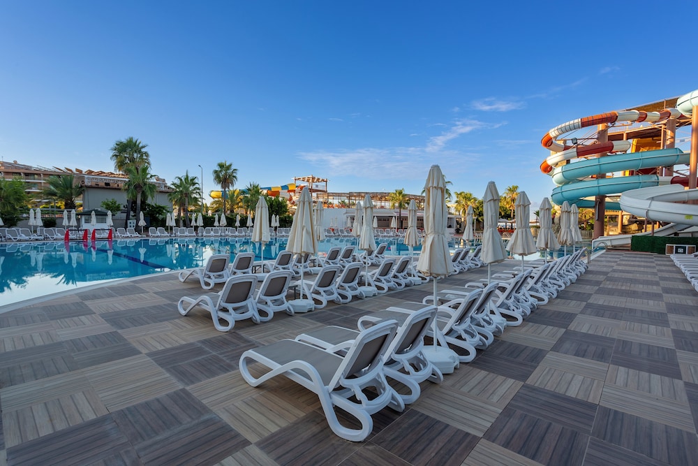 Bera Hotel Alanya - Halal All Inclusive — Swimming pool in Alanya