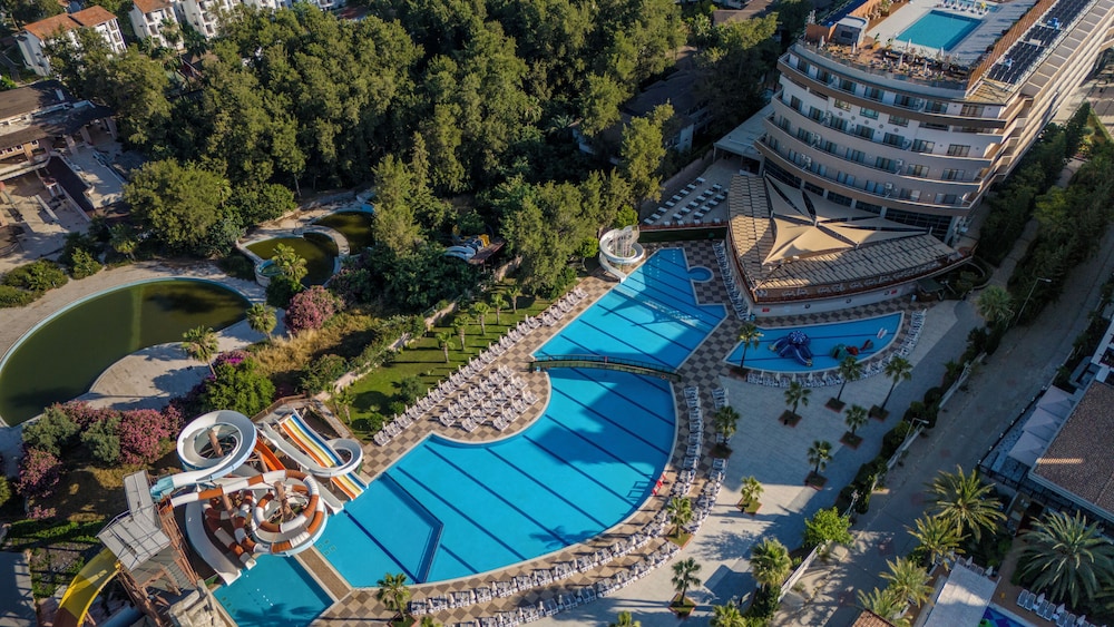 Bera Hotel Alanya - Halal All Inclusive — Swimming pool in Alanya