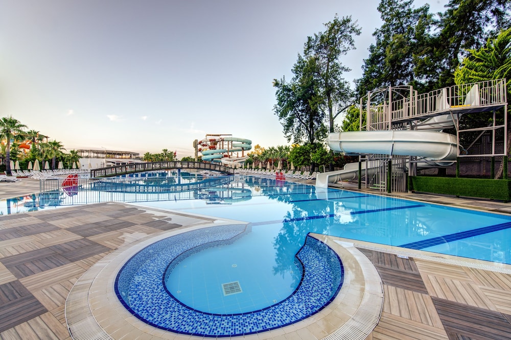 Bera Hotel Alanya - Halal All Inclusive — Swimming pool in Alanya