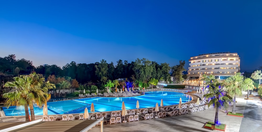 Bera Hotel Alanya - Halal All Inclusive — Swimming pool in Alanya