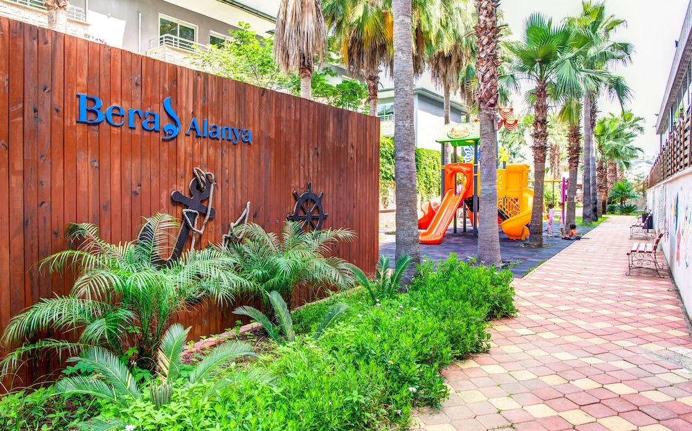 Bera Hotel Alanya - Halal All Inclusive — Hotel building in Alanya
